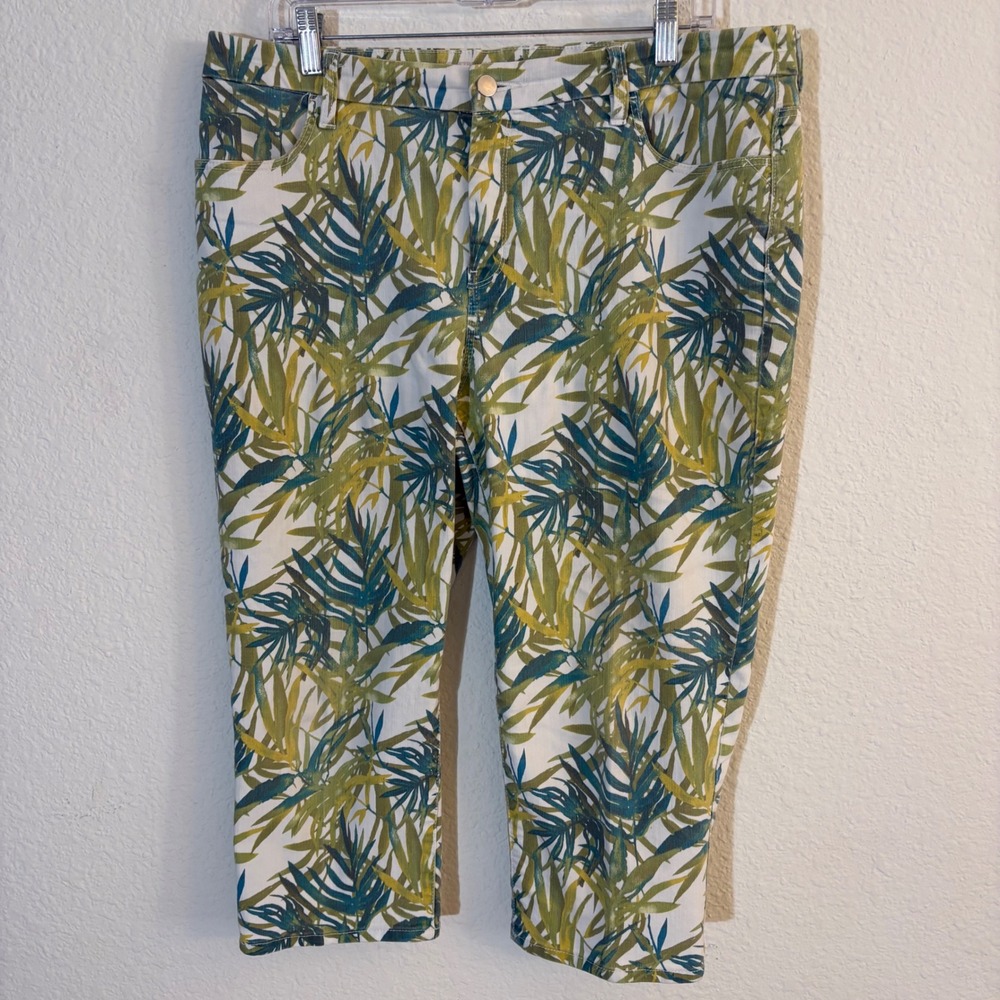 Chico's Girlfriend Slim Leg Capri Pants Women 2.5 White Green Tropical Palm Leaf